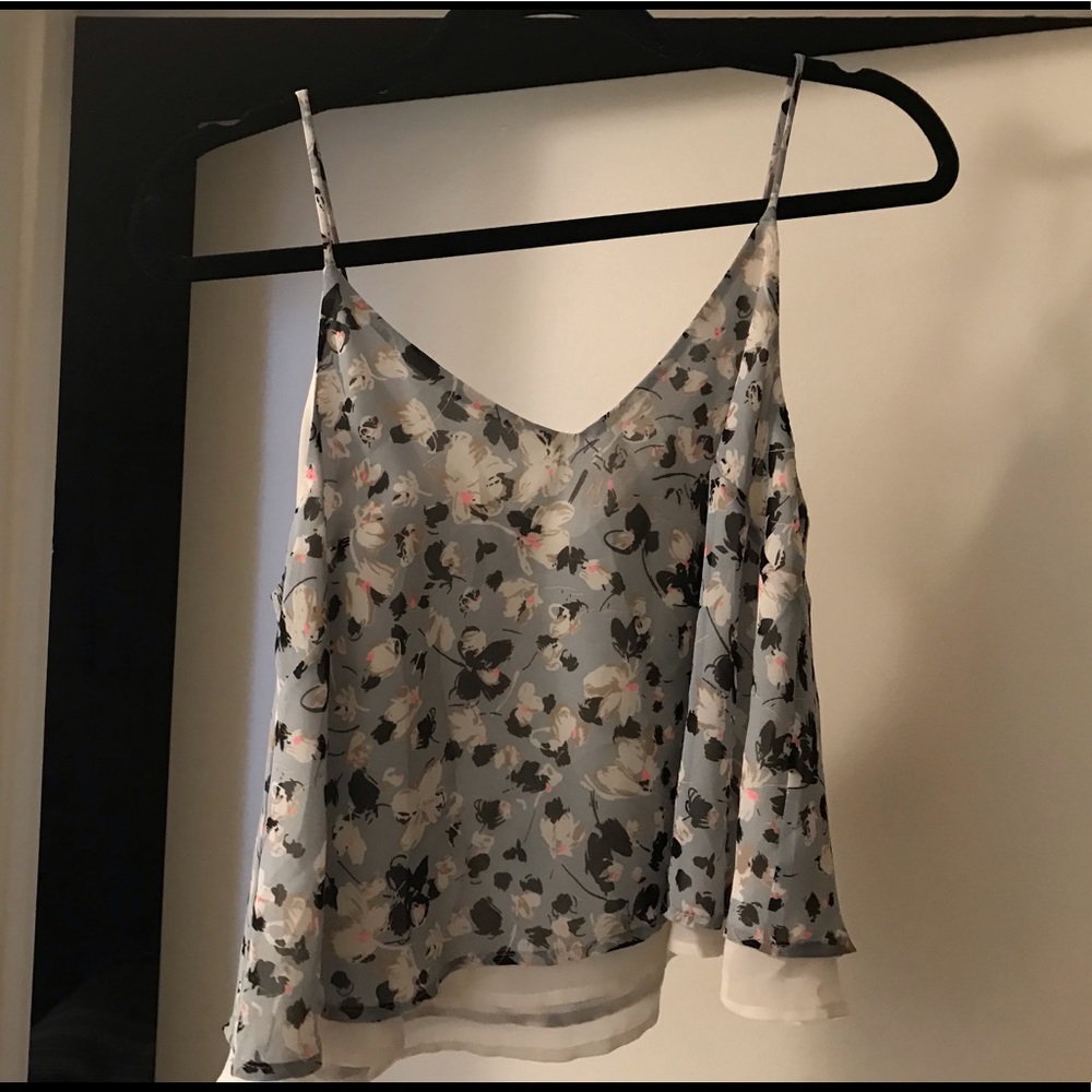 Blue floral top. SIZE M